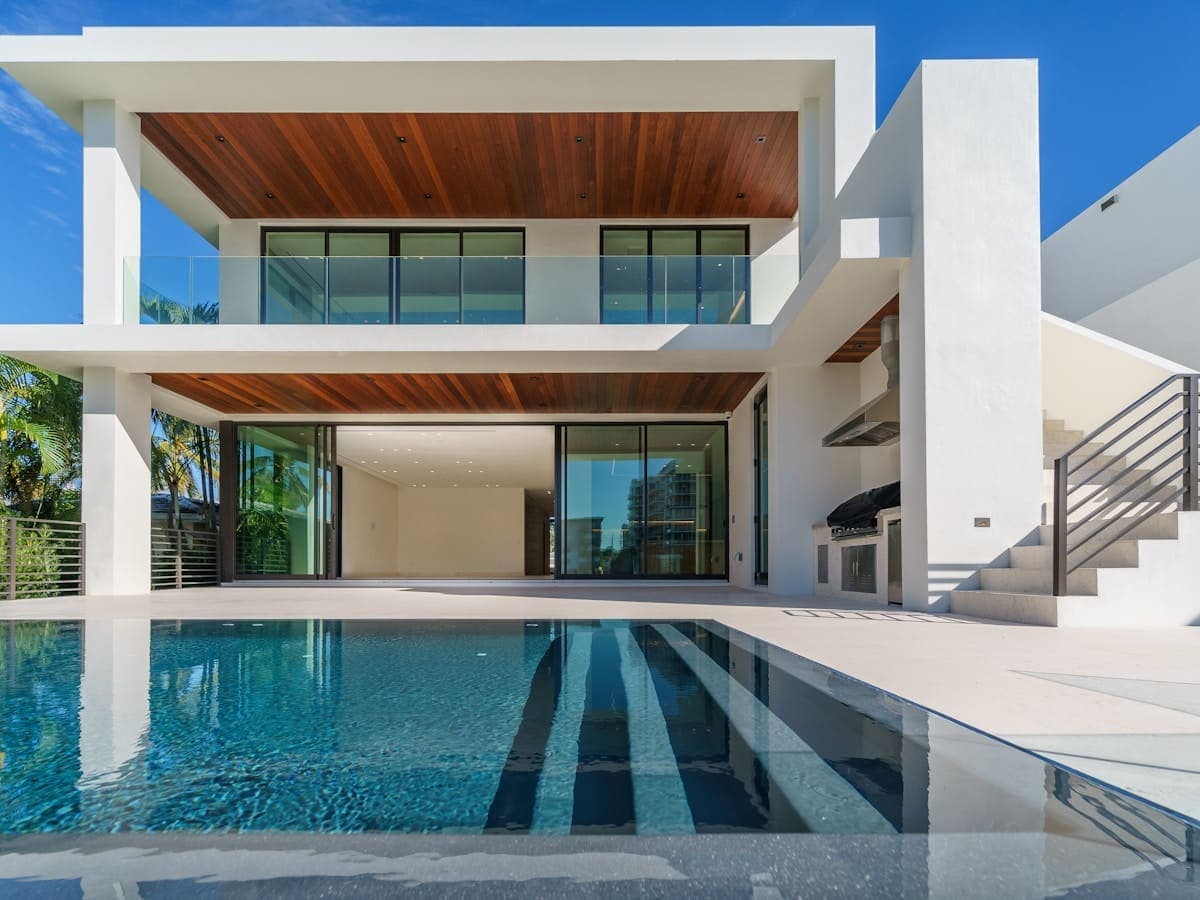 A finished independent villa with a terrace and pool